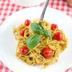 Roasted Pepper and Avocado Pasta - This simple and delicious pasta dish is perfect for a quick weeknight dinner. Yummy Roasted Peppers & avocado pasta sauce